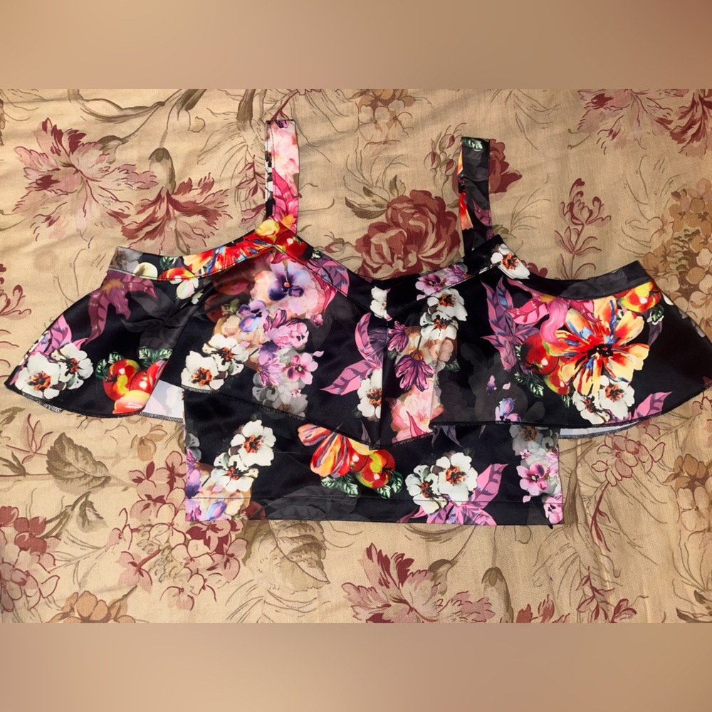 *BRAND NEW/ UNUSED* Say What? Small Floral Tank Crop Top